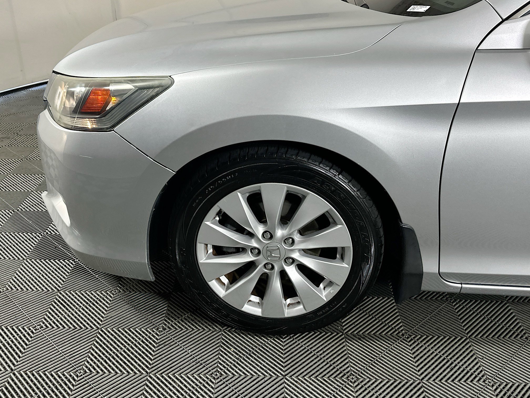 Used 2014 Silver Honda EX-L image 11