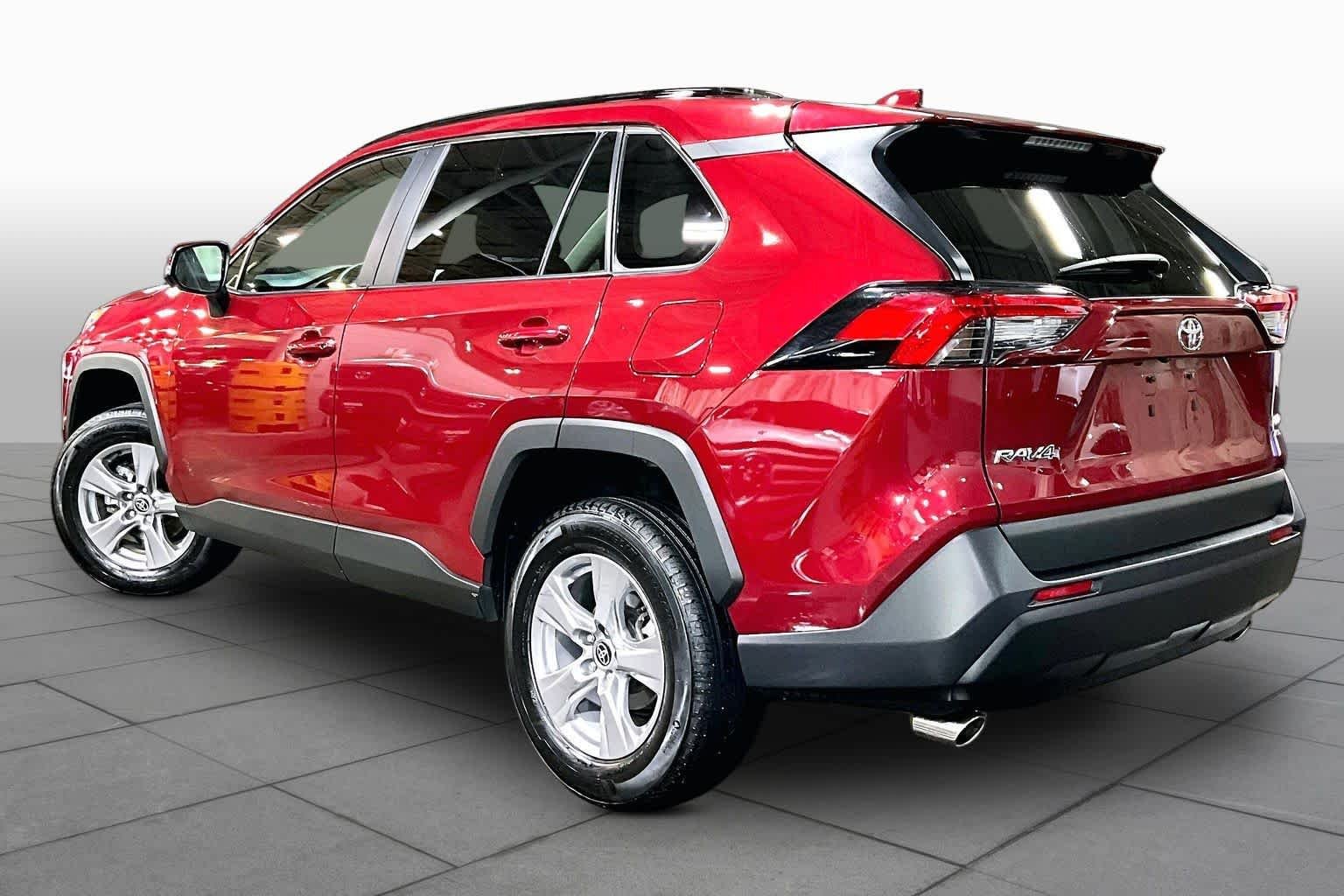 Used 2025 Ruby Flare Pearl Toyota XLE image 12