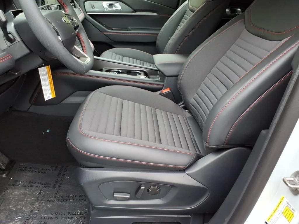 New 2026 Space White Metallic Ford ST-Line image 13