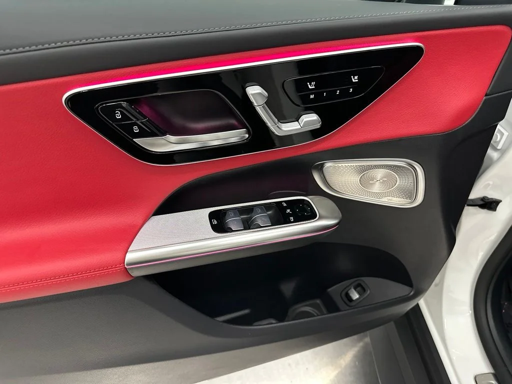 New 2027 White Mercedes-Benz GLC 300 image 14