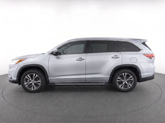 Used 2016 Silver Toyota XLE V6 image 6