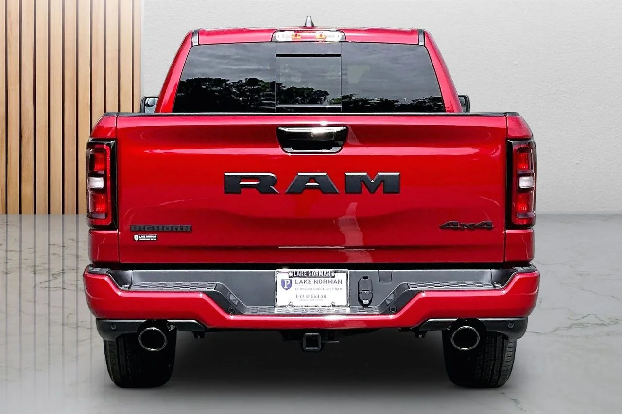 New 2026 Molten Red Pearl-Coat Exterior Paint RAM Big Horn/Lone Star image 8