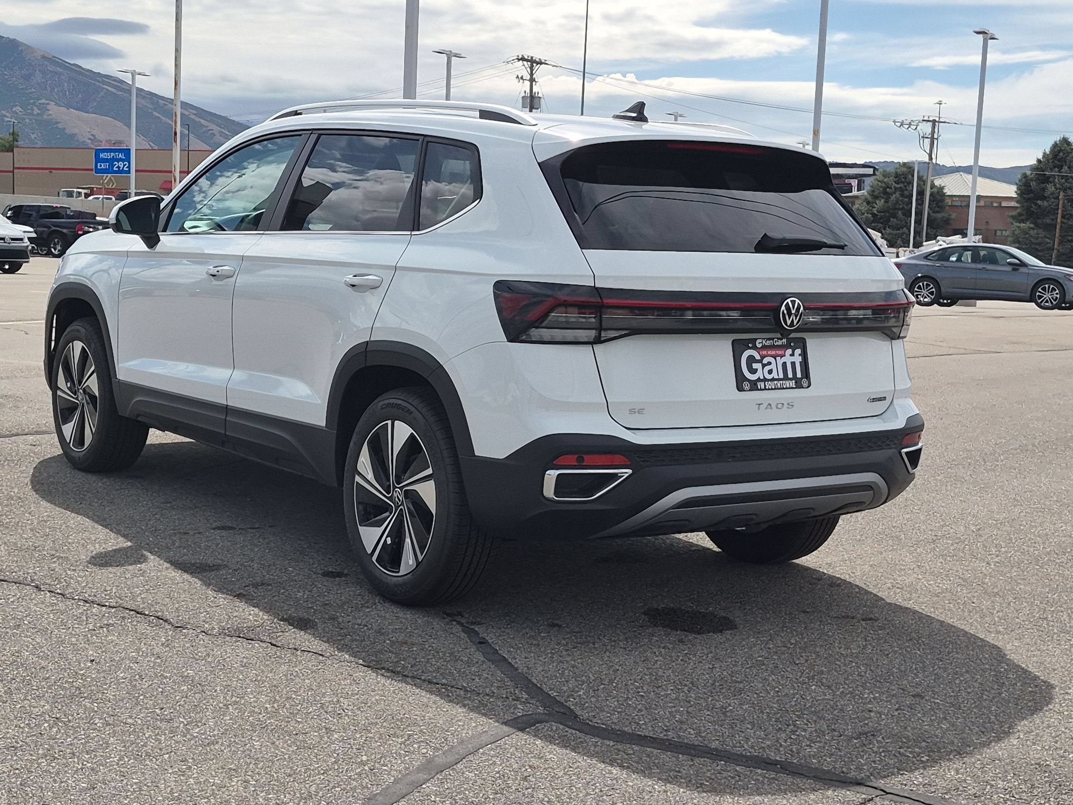 New 2026 Pure White Volkswagen SE image 5