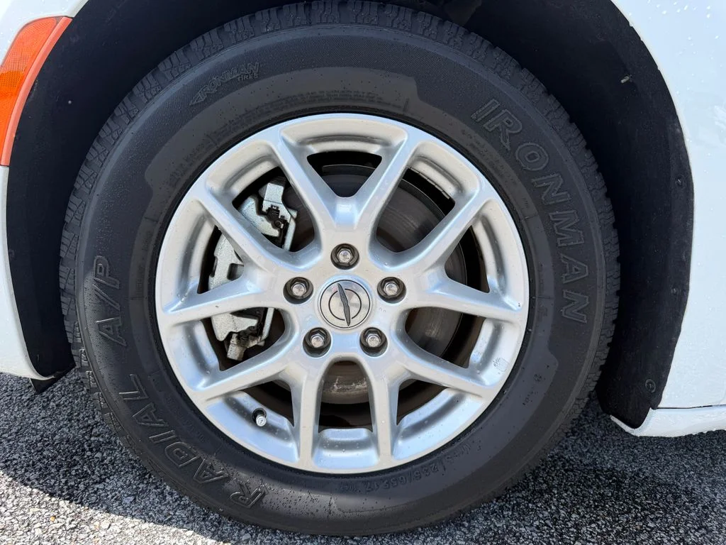 Used 2023 White Chrysler Touring L image 25