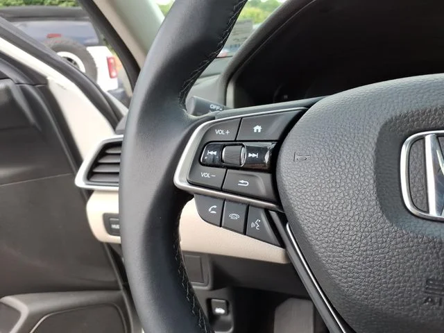 Used 2018 White Honda Touring 2.0T image 26