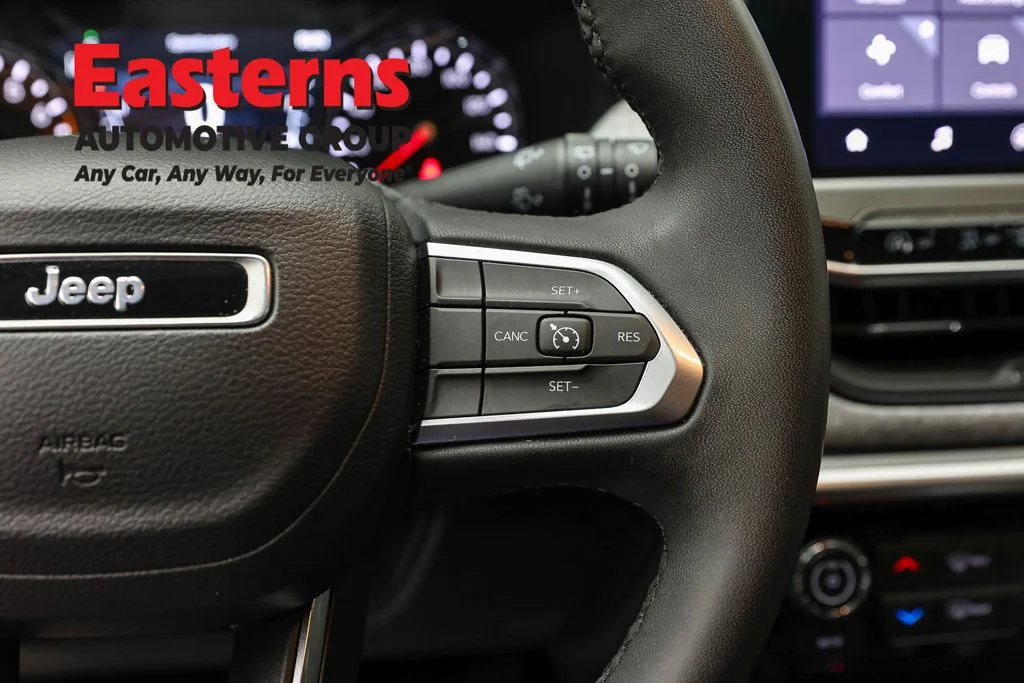 Used 2023 Gray Jeep Latitude Lux image 15