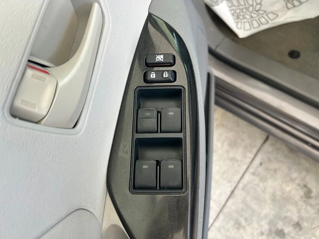 Used 2014 Gray Toyota LE image 35