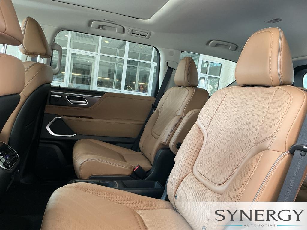 New 2027 RADIANT WHITE INFINITI Luxe 4WD image 24