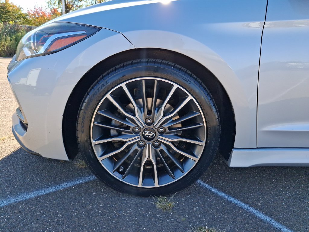 Used 2017 Silver Hyundai Sport image 19