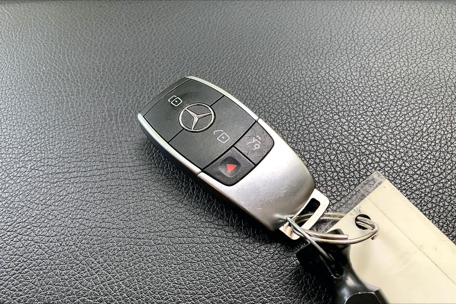 Used 2021 Polar White Mercedes-Benz GLC 300 image 14