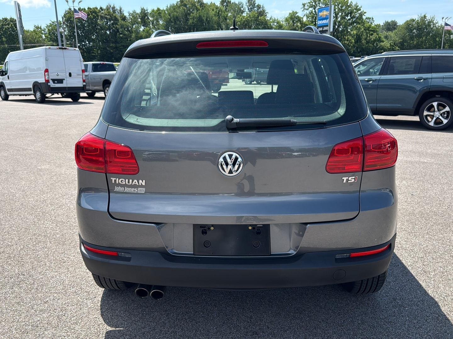 Used 2016 Pepper Gray Metallic Volkswagen S image 14