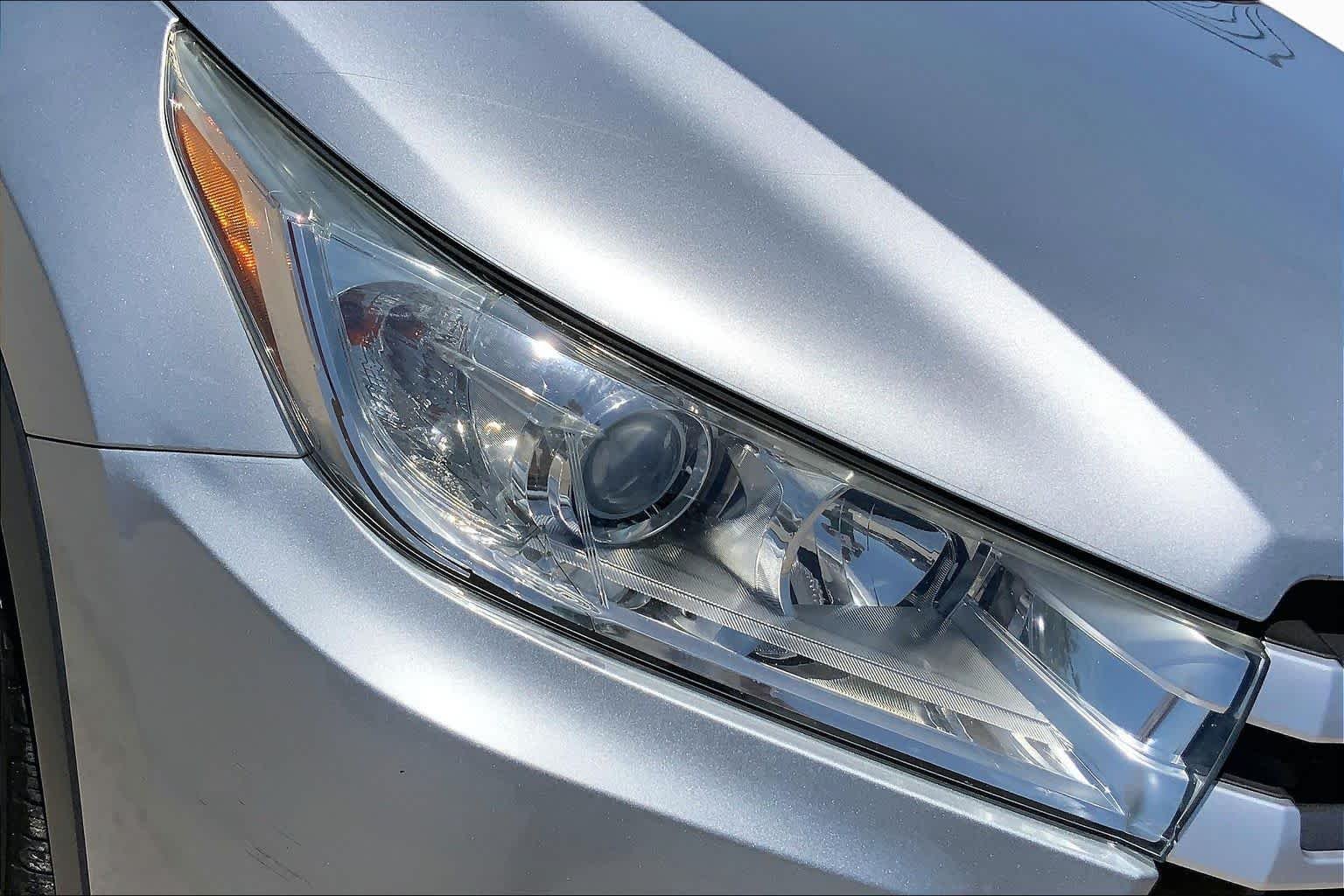Used 2018 Celestial Silver Metallic Toyota XLE image 28
