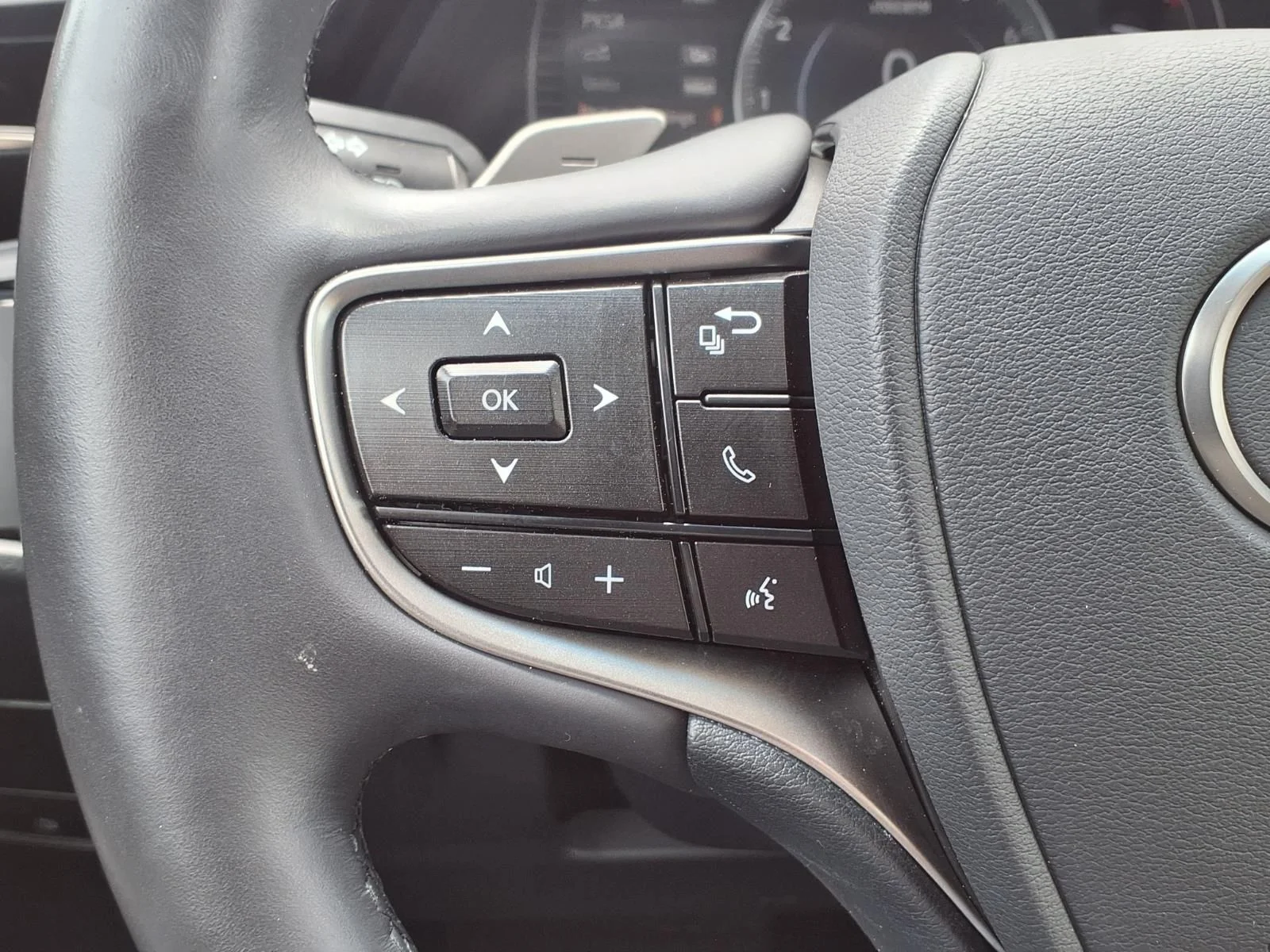 Used 2023 Red Lexus 350 image 22