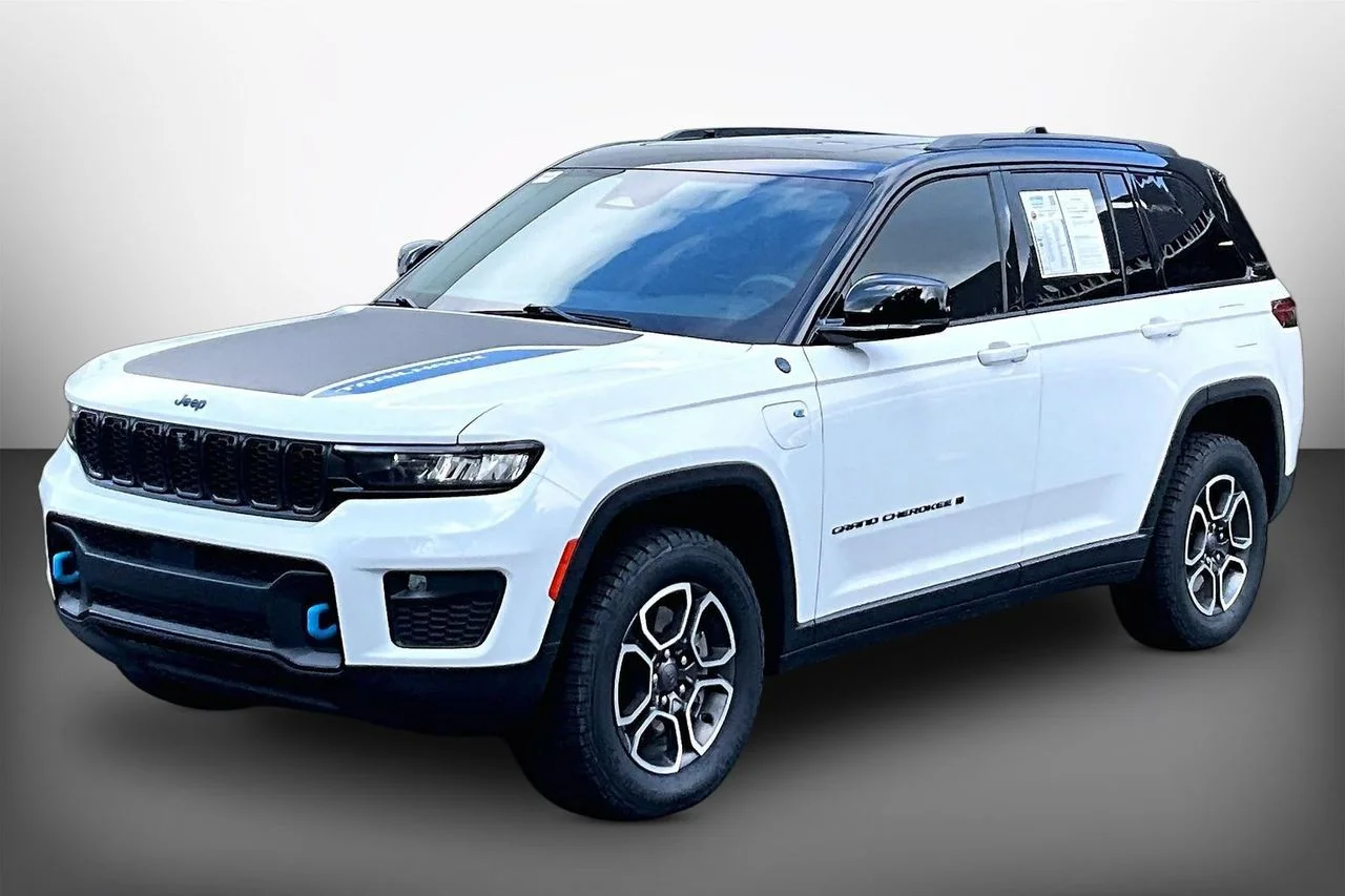 Used 2023 White Jeep Trailhawk 4xe image 4