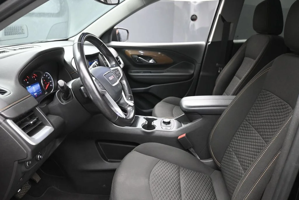 Used 2020 Black GMC SLE image 16