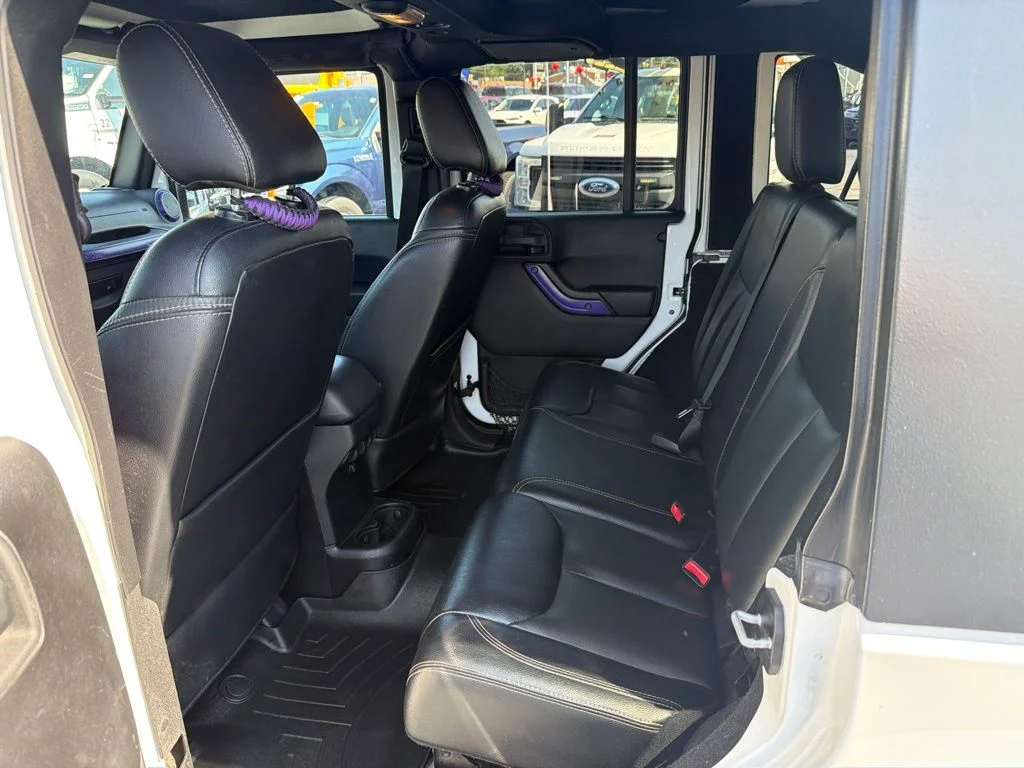 Used 2015 White Jeep Unlimited Sahara image 9