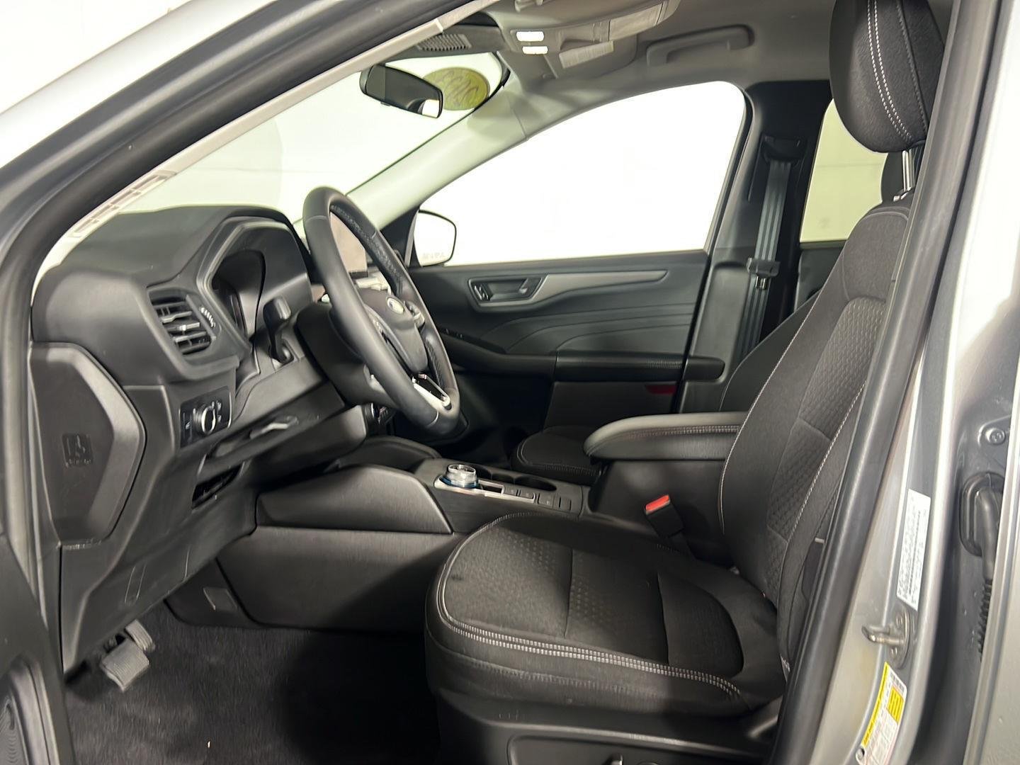 Used 2023 Iconic Silver Ford Active image 12