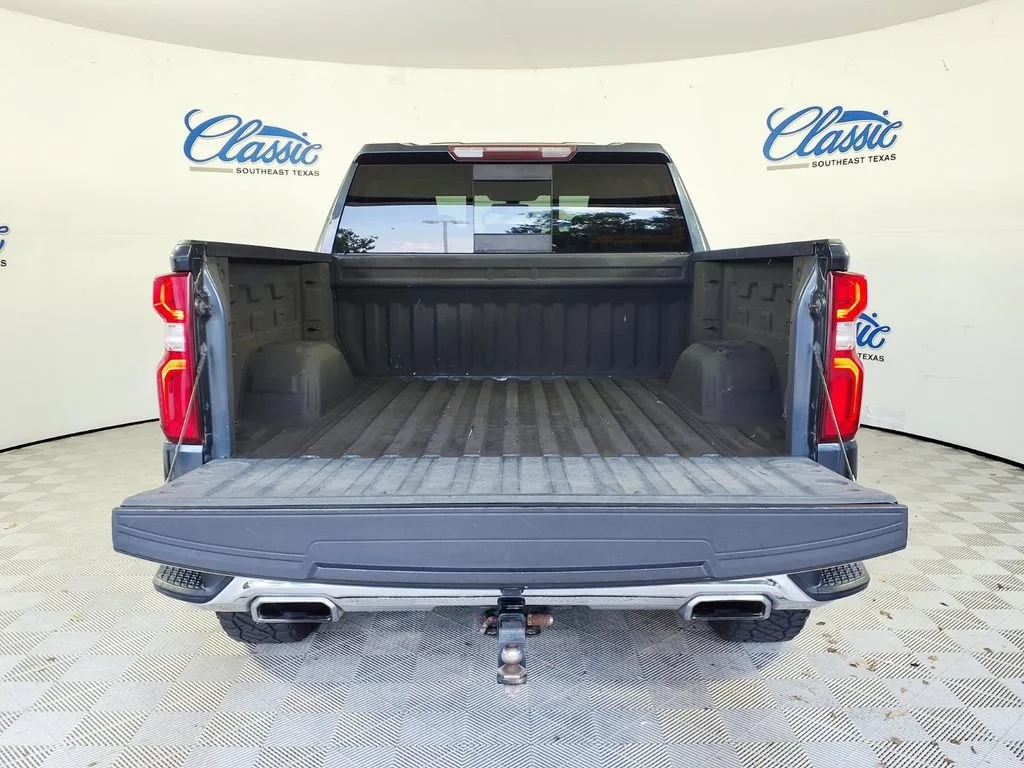 Used 2019 SHADOW GRAY METALLIC Chevrolet LTZ image 5