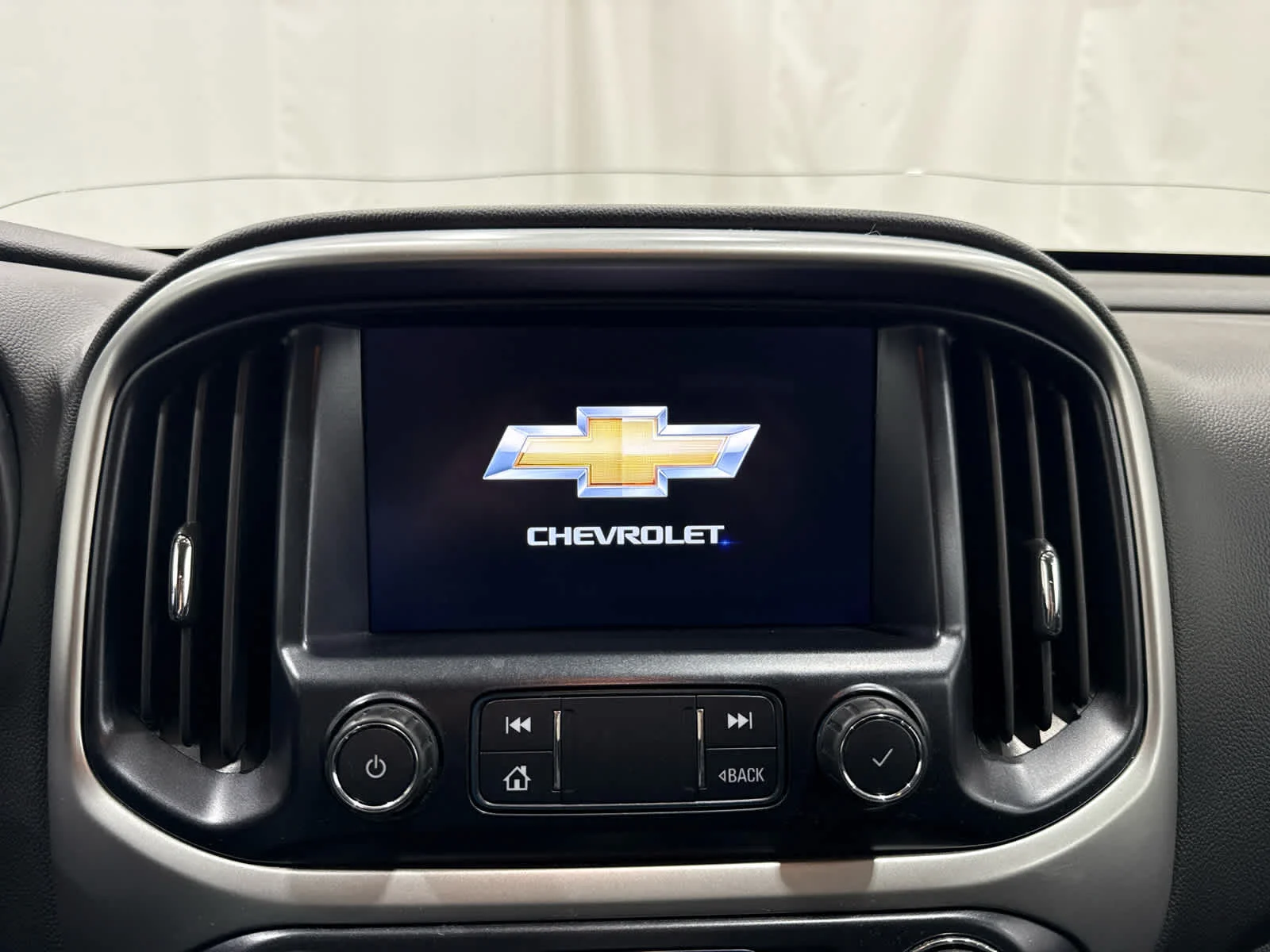 Used 2020 SUMMIT WHITE Chevrolet 4WD ZR2 image 17