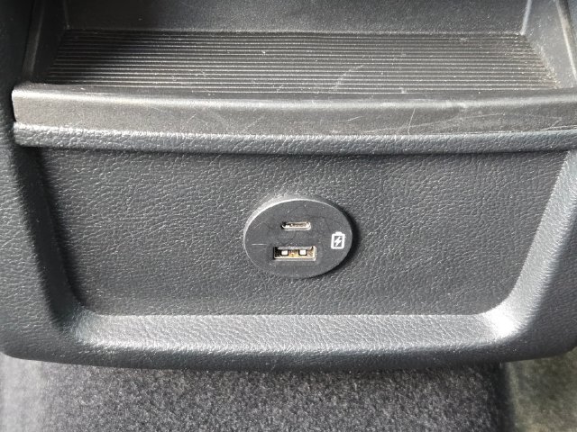 Used 2022 Gray Ford SE image 15