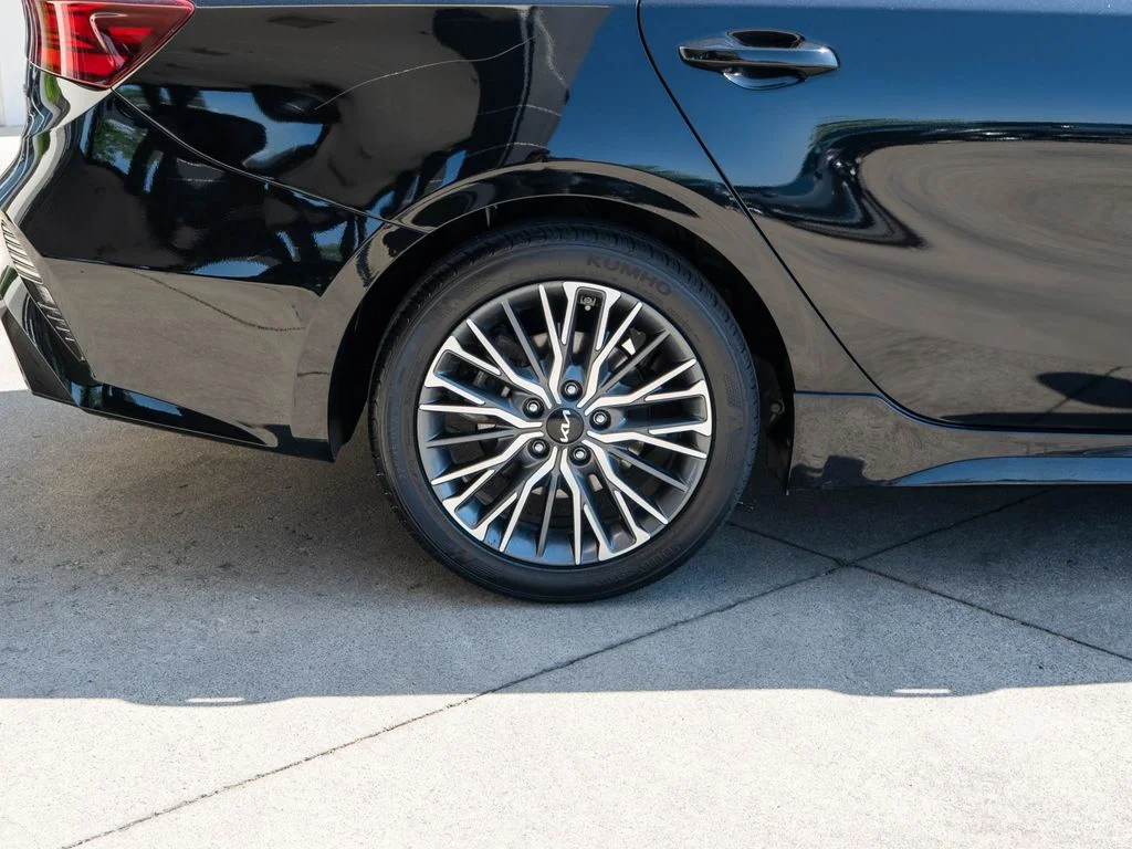 Used 2023 Black Kia GT-Line image 32
