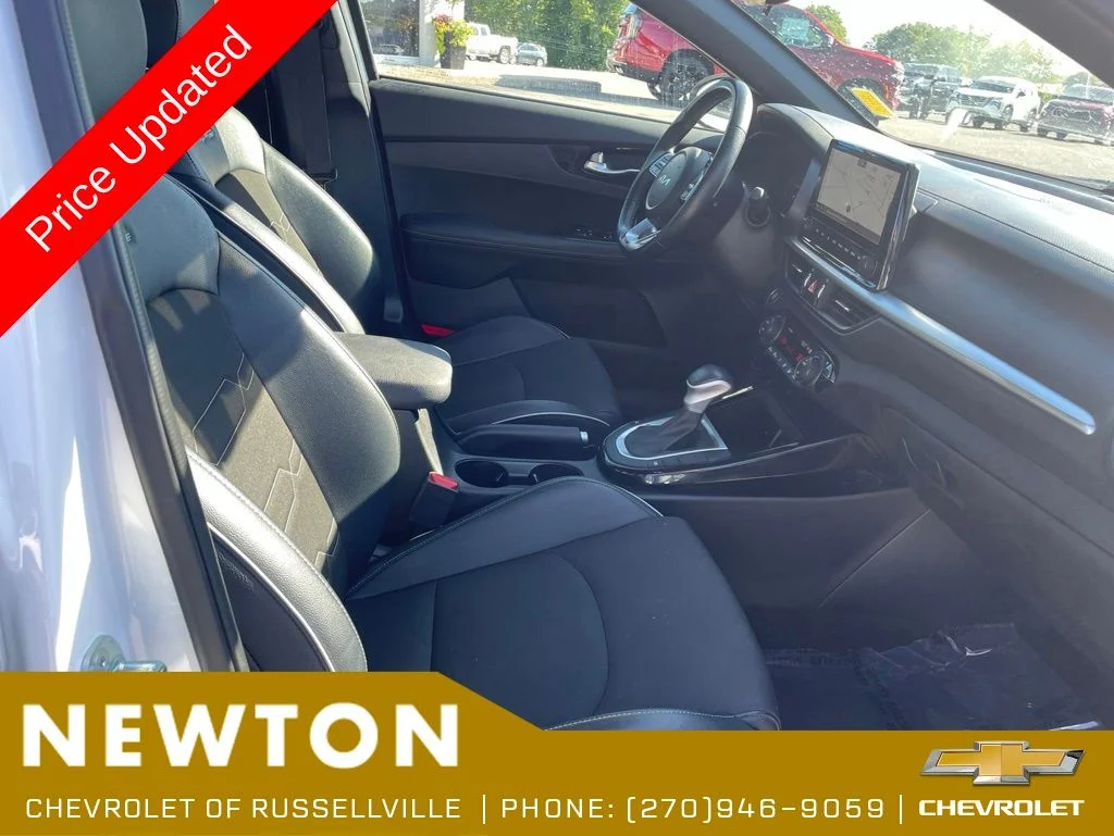 Used 2023 White Kia GT-Line image 23