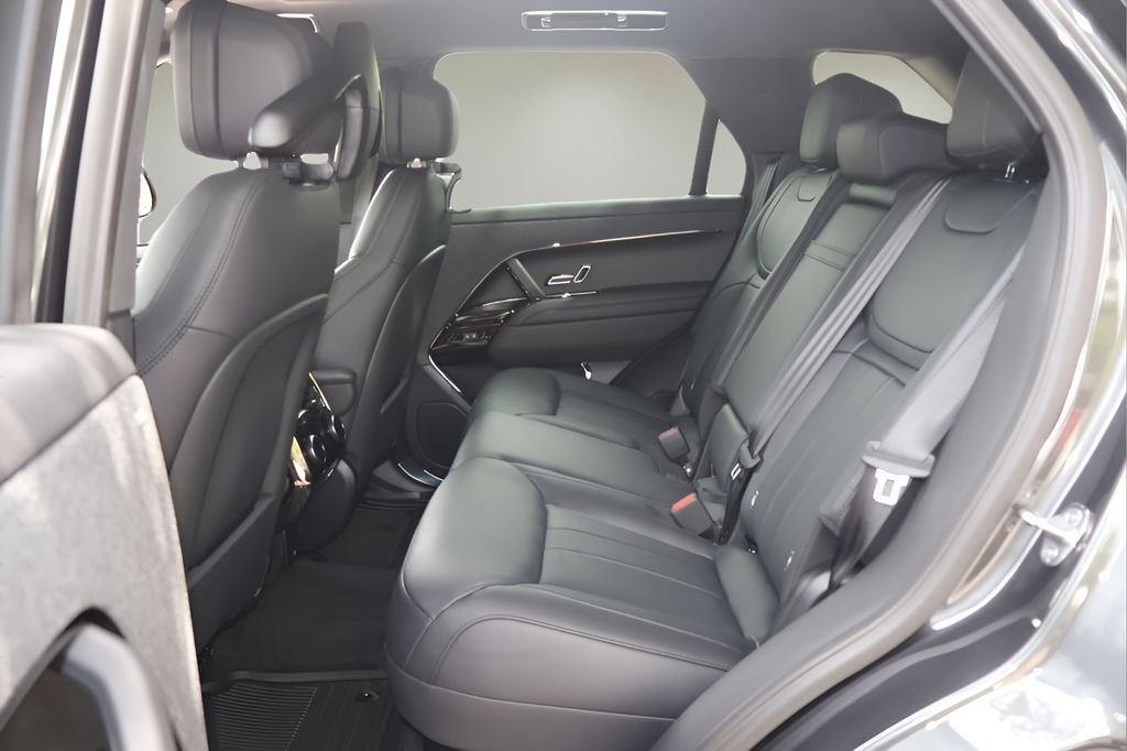 New 2026 Carpathian Grey Land Rover Dynamic SE image 13