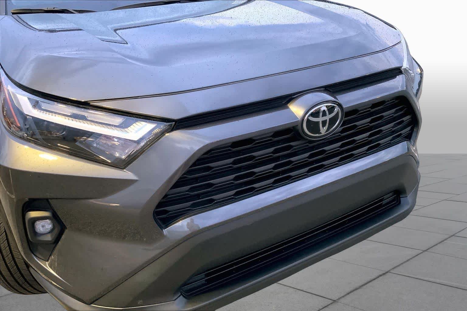 Used 2025 Magnetic Gray Metallic Toyota XLE Premium image 27