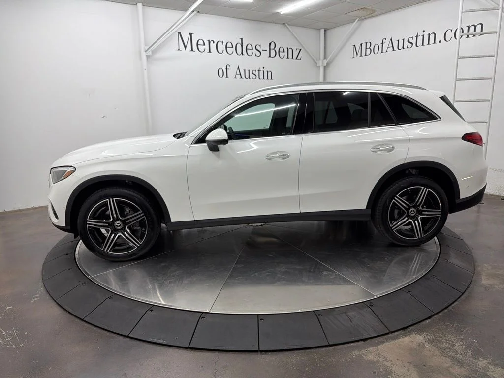 New 2027 White Mercedes-Benz GLC 300 image 5