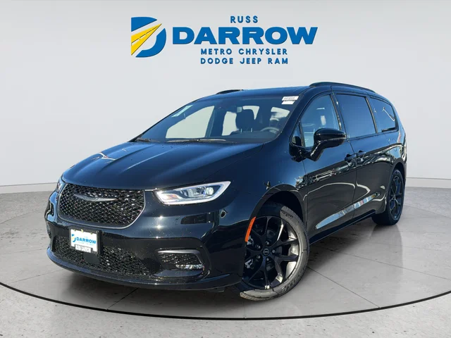 New 2026 Diamond Black Crystal Pearl-Coat Exterior Paint Chrysler Limited image 1