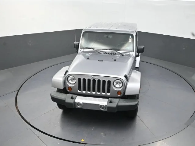 Used 2013 Silver Jeep Sahara image 21