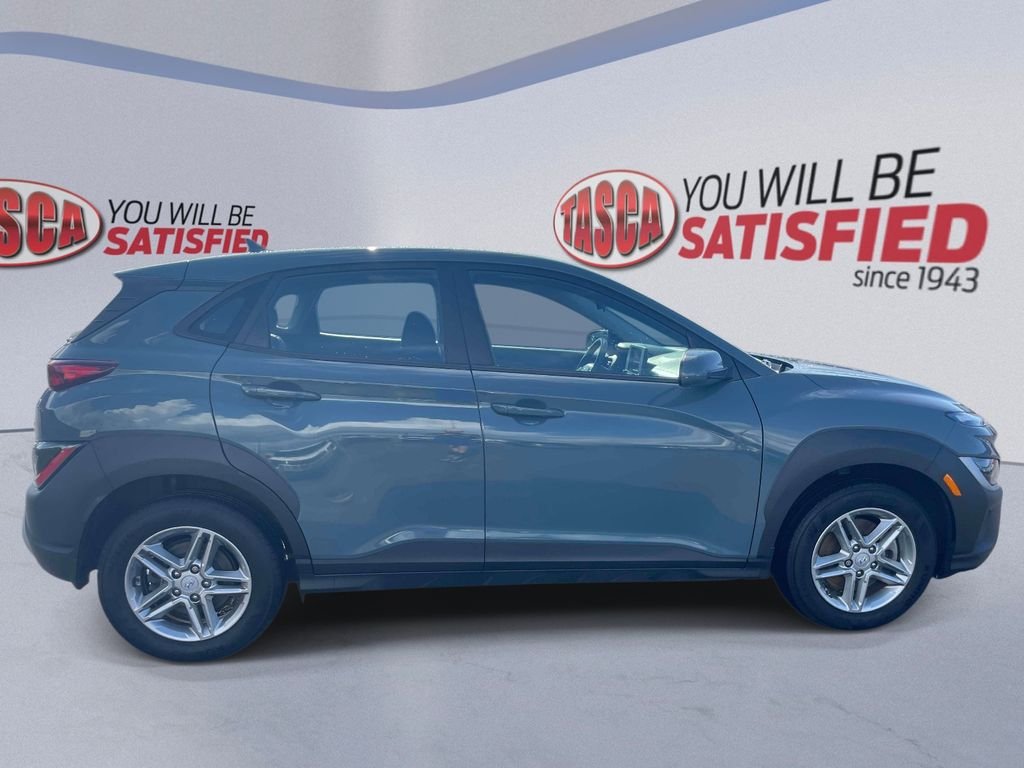 Used 2022 Green Hyundai SE image 5
