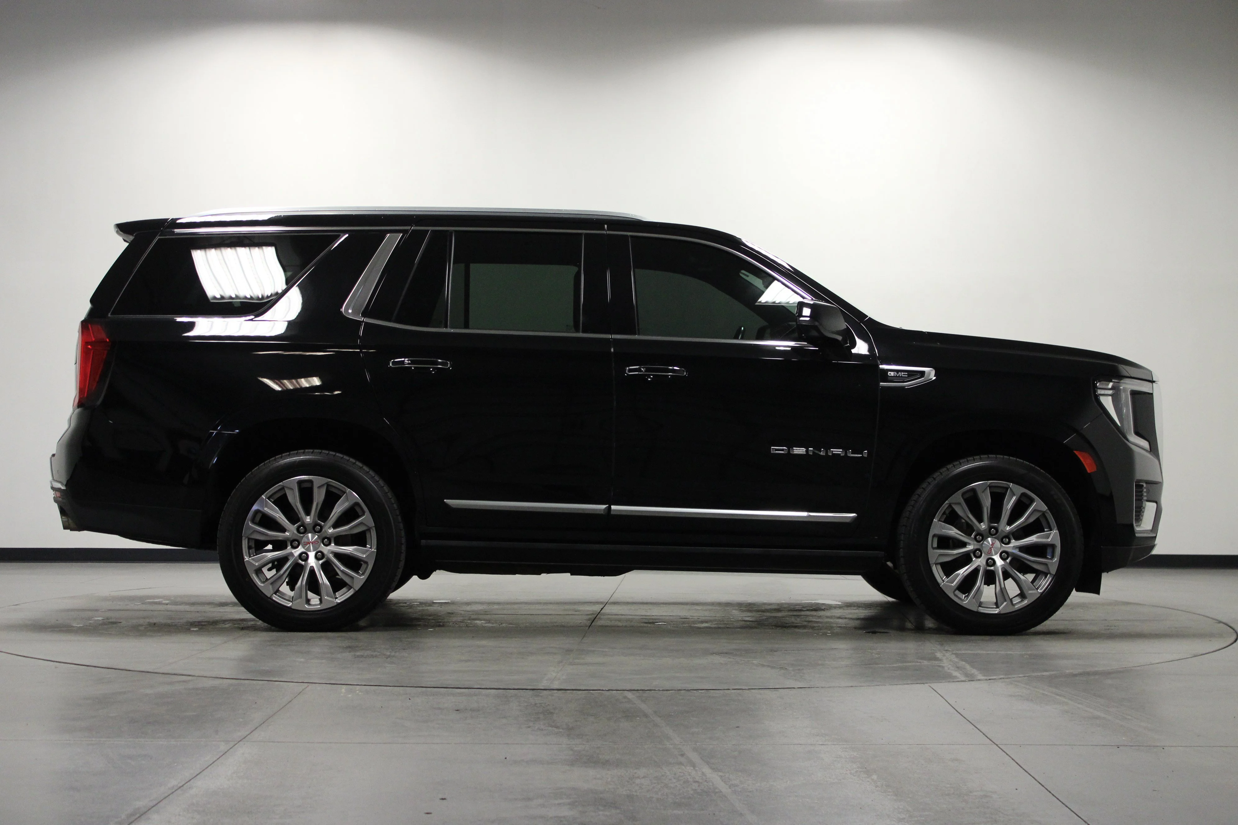 Used 2022 Onyx Black GMC Denali image 3