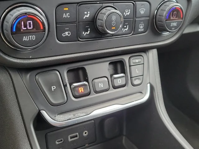 Used 2019 EBONY TWILIGHT METALLIC GMC SLE image 20