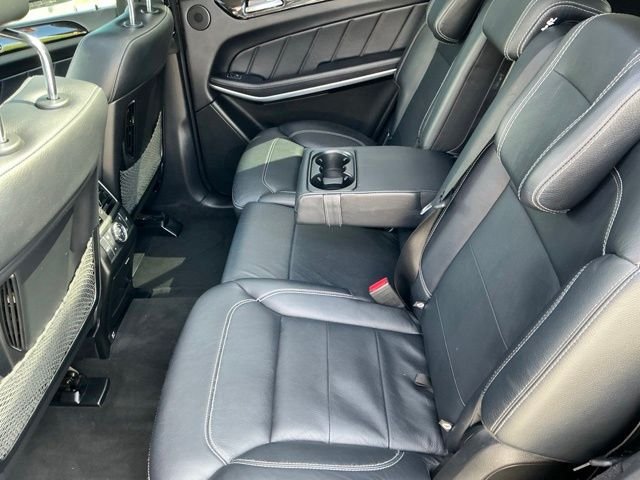 Used 2016 Gray Mercedes-Benz GL 550 image 24