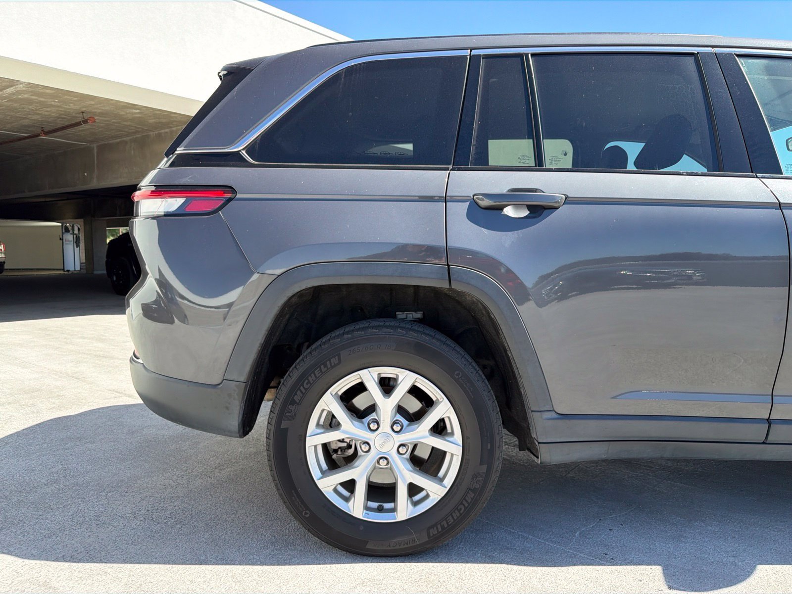 Used 2023 Baltic Gray Metallic Clearcoat Jeep Limited image 5