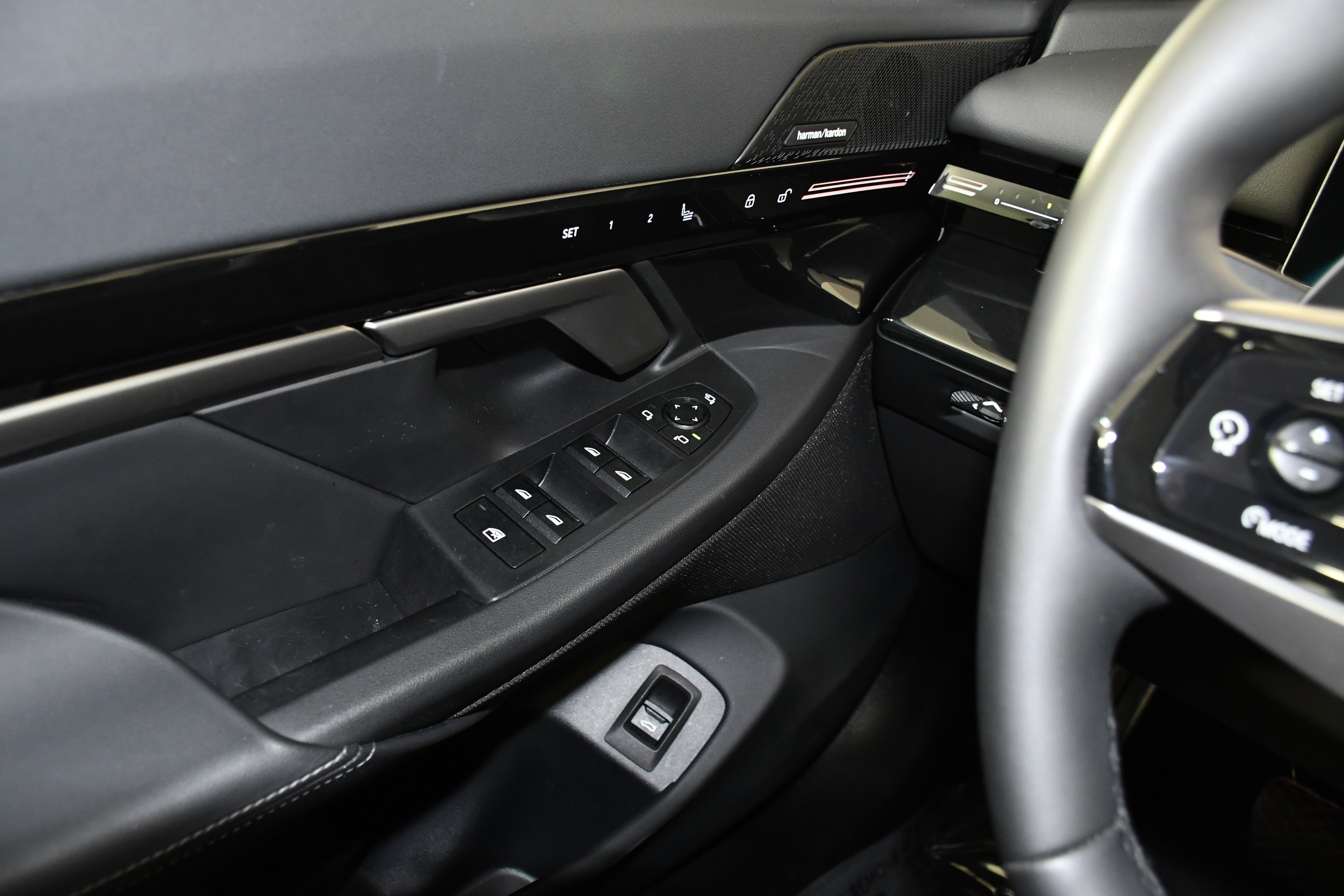 2025 BMW 5 Series 530i - Photo 32