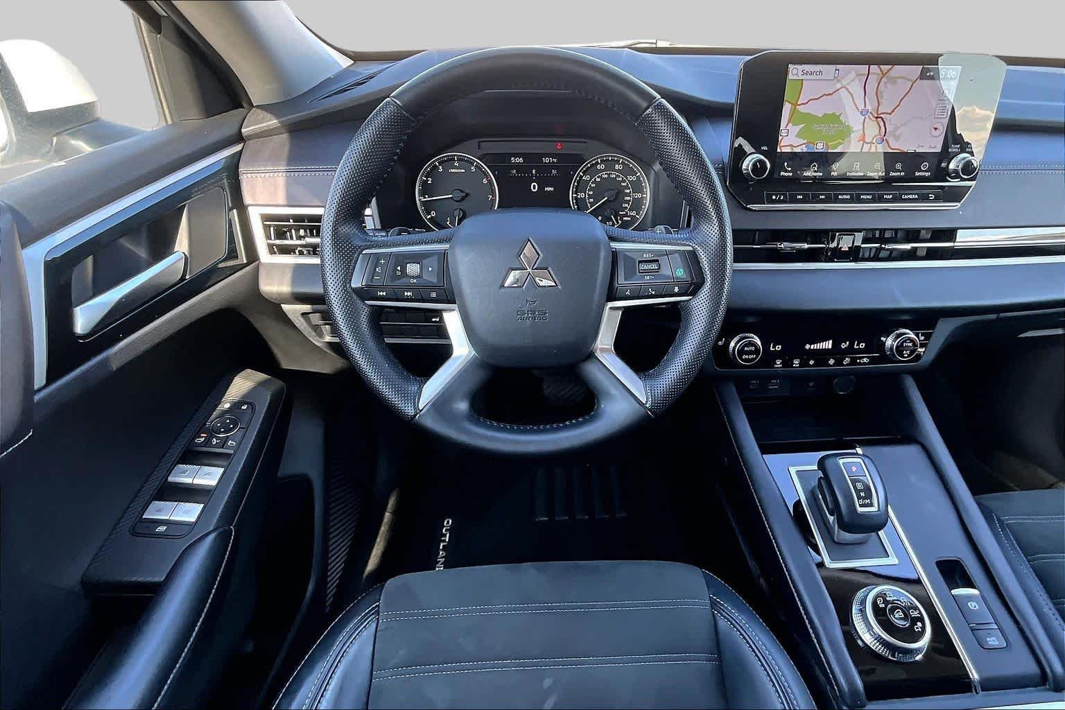 Pre-Owned 2024 Mitsubishi Outlander SE