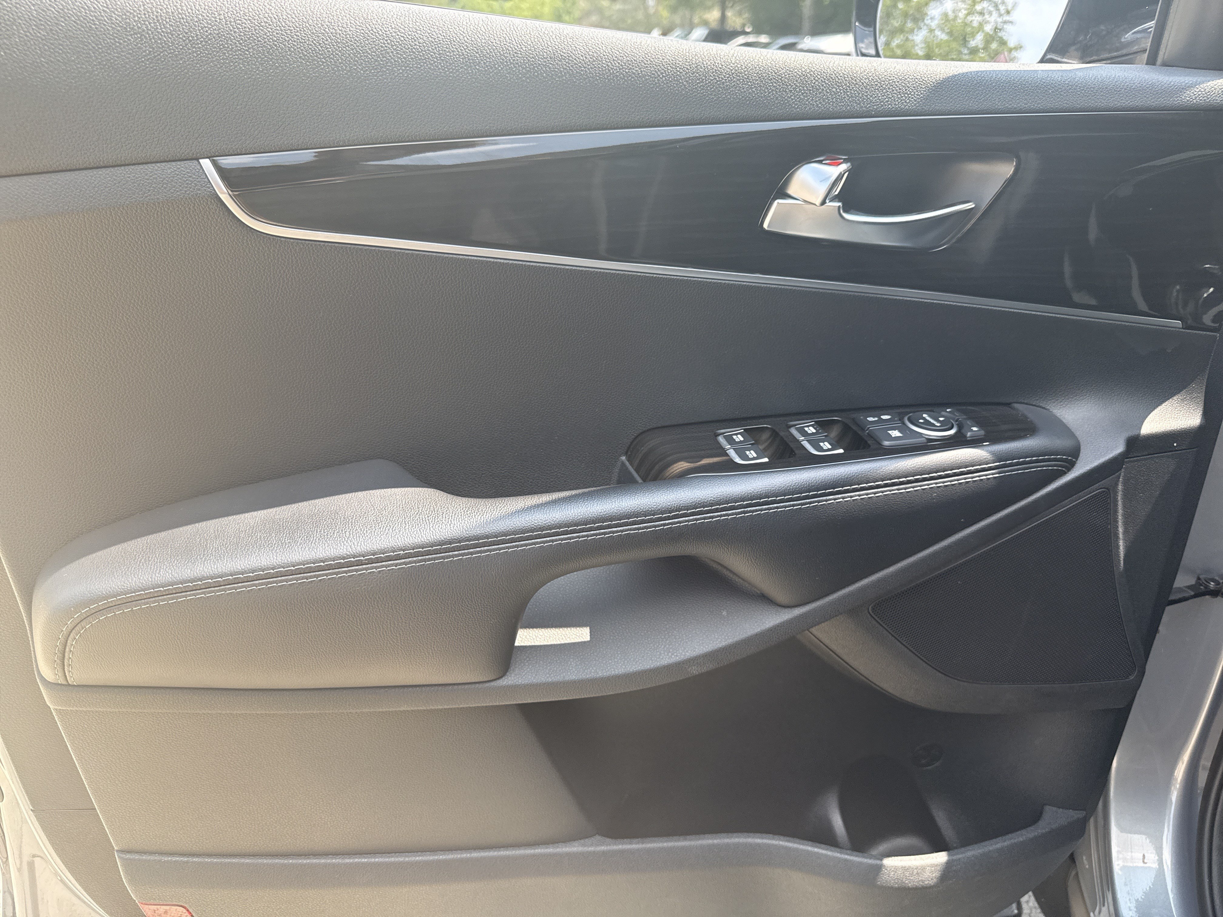 Used 2020 Everlasting Silver Kia LX image 10