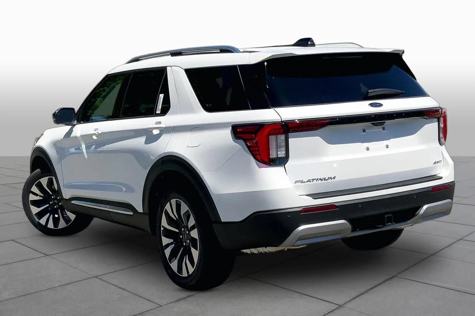 New 2026 Star White Metallic Tri-Coat Ford Platinum™ image 3