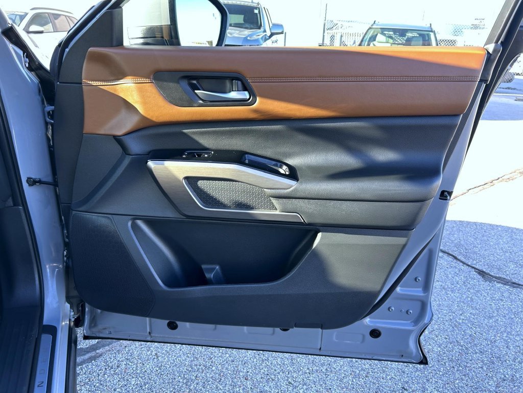 Used 2024 Gray Nissan Platinum image 16