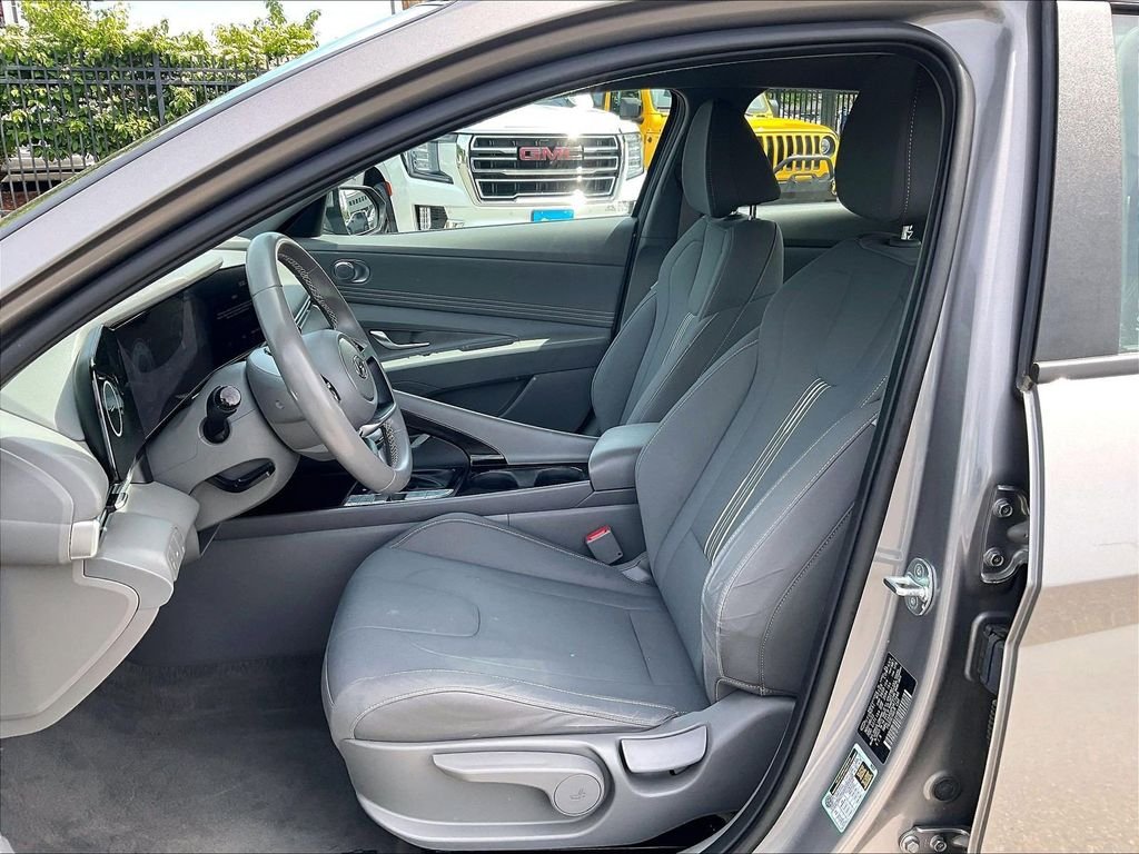 Used 2023 Silver Hyundai SEL image 10