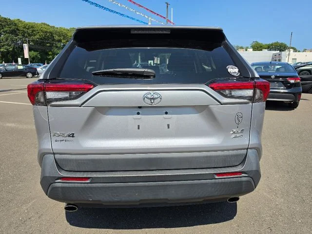 Used 2022 Gray Toyota XLE Premium image 5