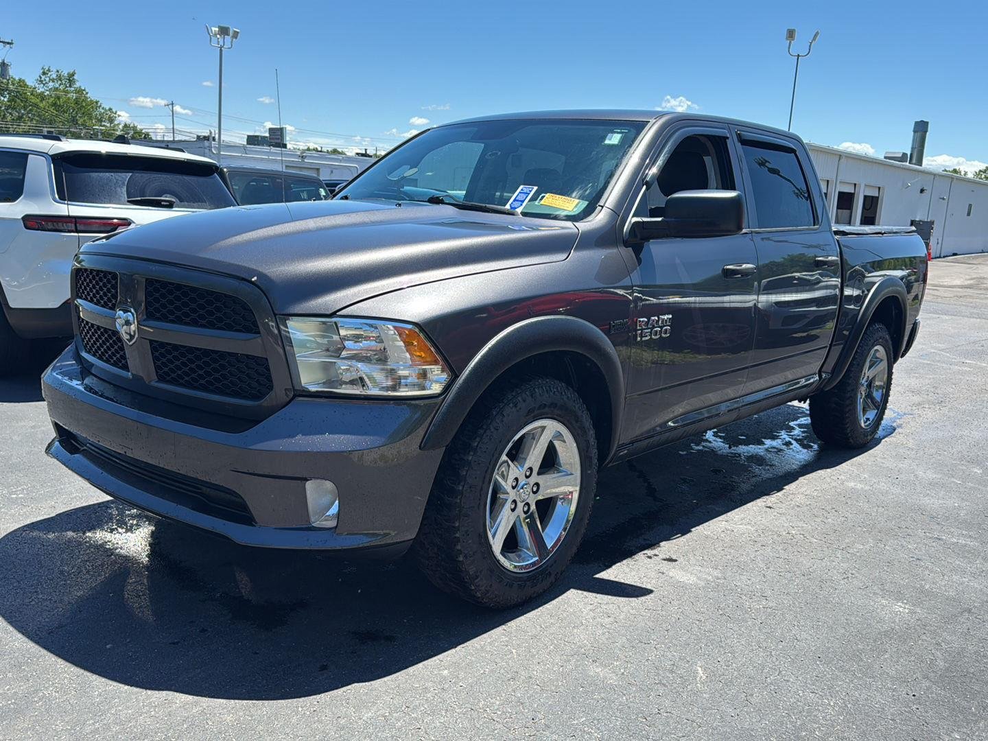 Used 2014 Granite Crystal Metallic Clearcoat Ram Express image 6