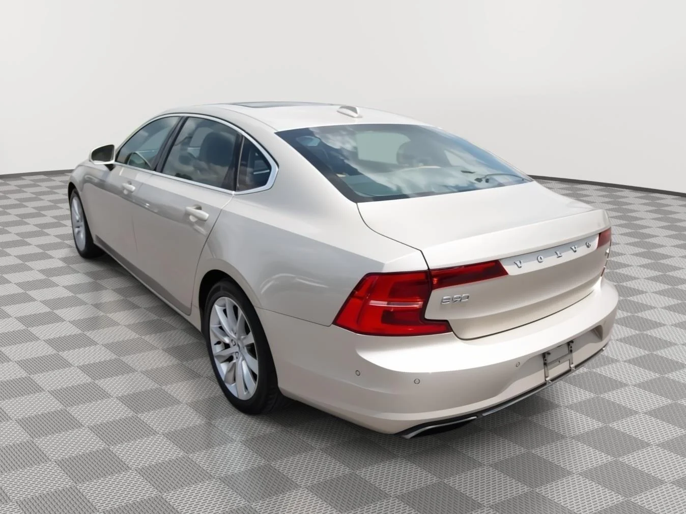 Used 2018  VOLVO  image 7