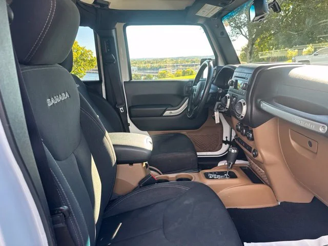 Used 2018 White Jeep Unlimited Sahara image 10