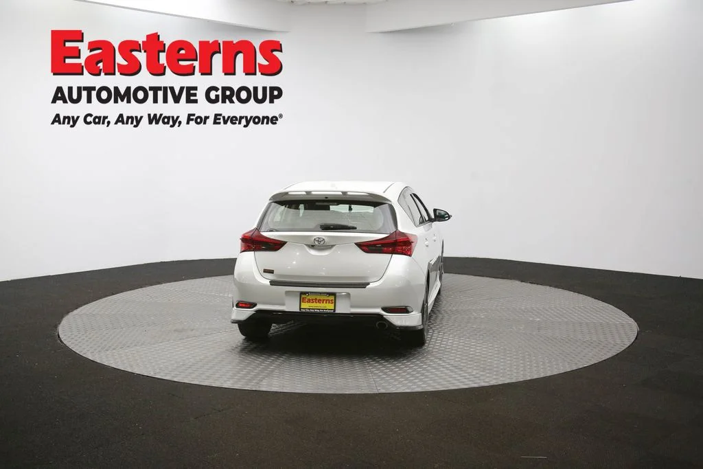 Used 2018 White Toyota Base image 34