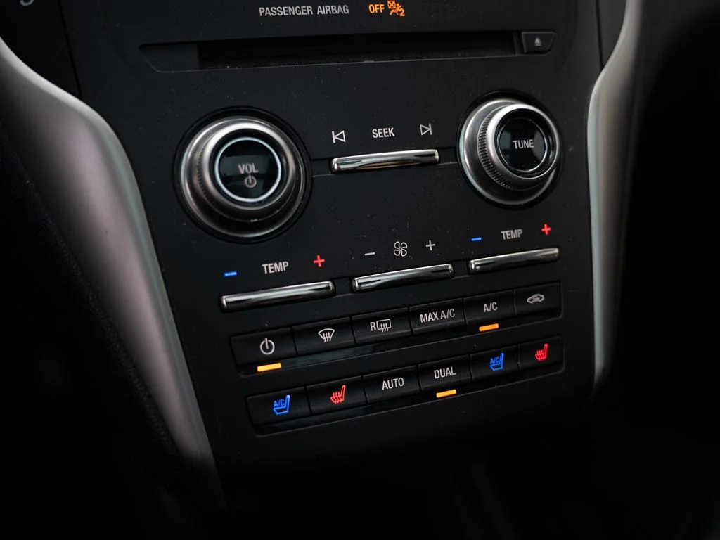 Used 2017 Black Lincoln Reserve image 26