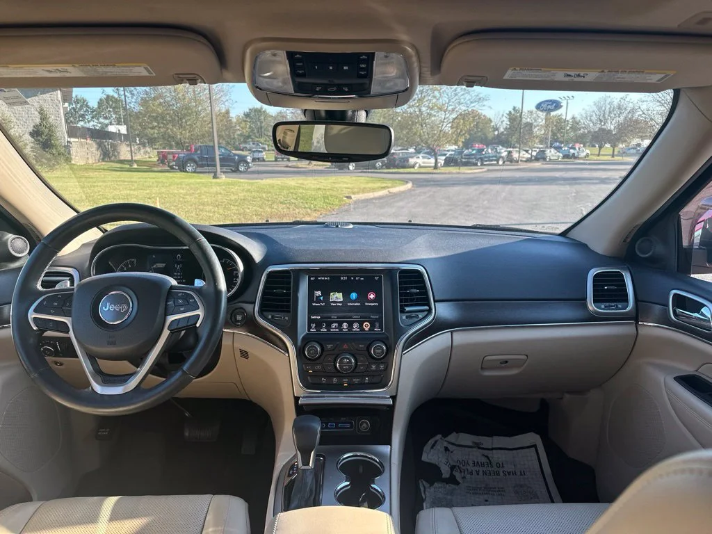 Used 2017 Velvet Jeep Limited image 11
