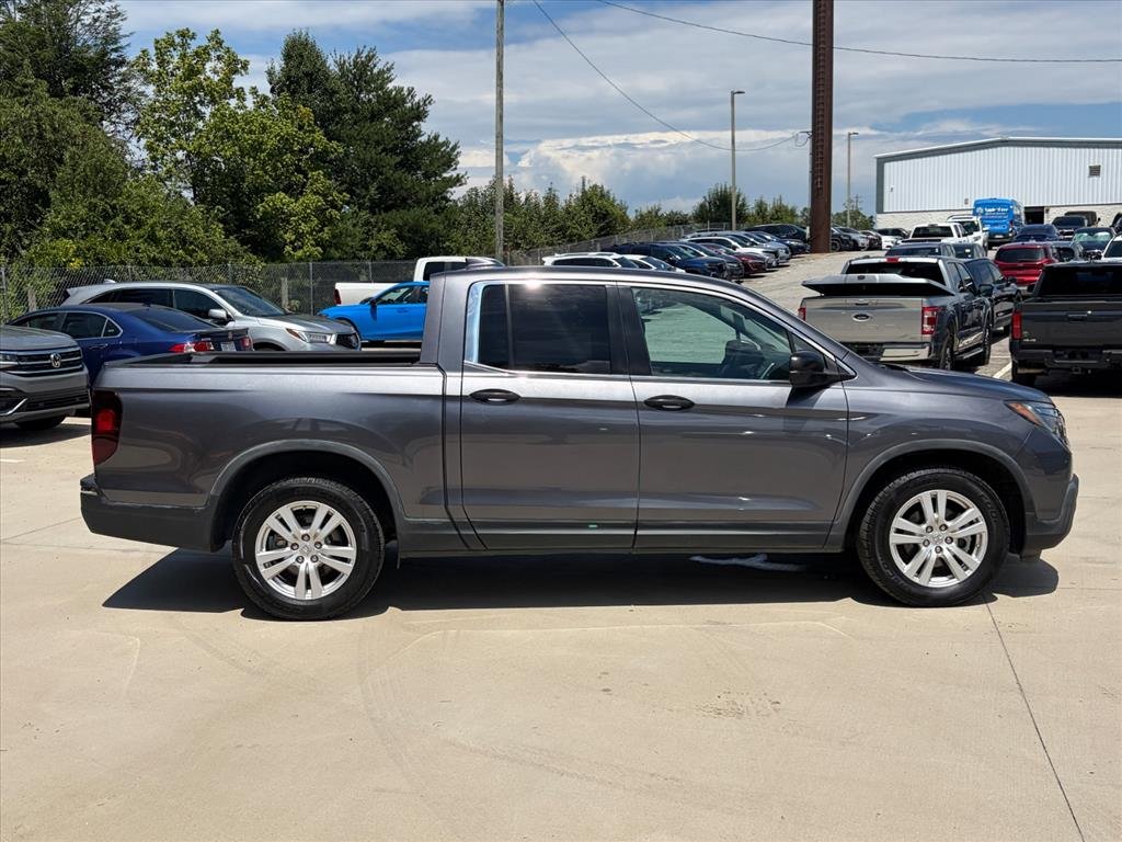 Used 2017 Modern Steel Metallic Honda RT image 3